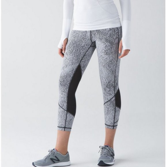 lululemon athletica Pants - Lululemon Pace Rival Crop Power Luxtreme Spray Jacquard White Black